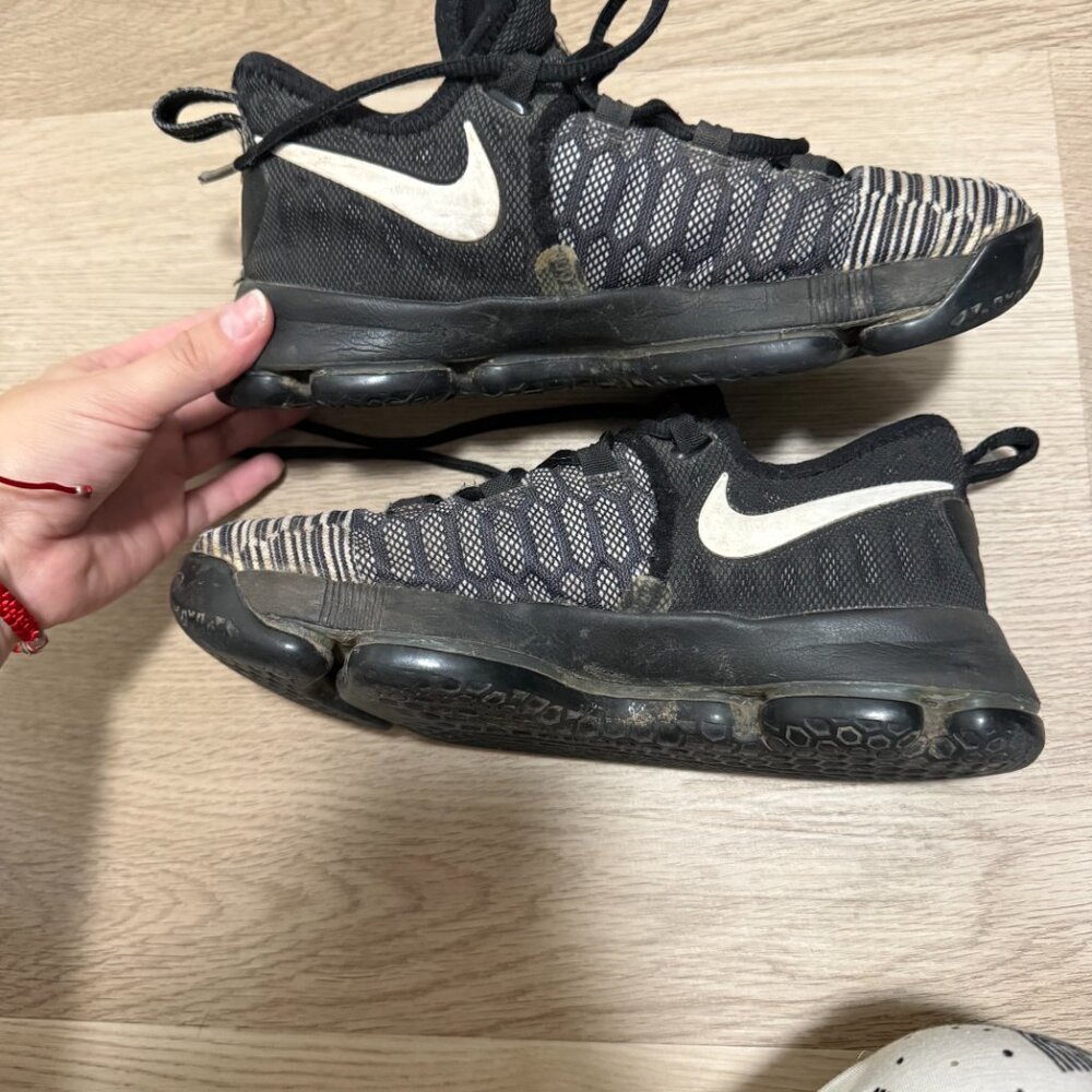 KD 9 Basketball Shoes 5 Y